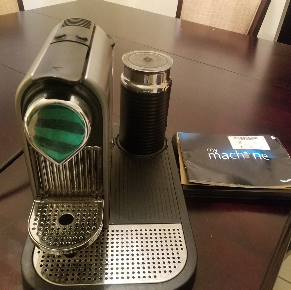 Nespresso Citiz C121 w/ Milk Frother